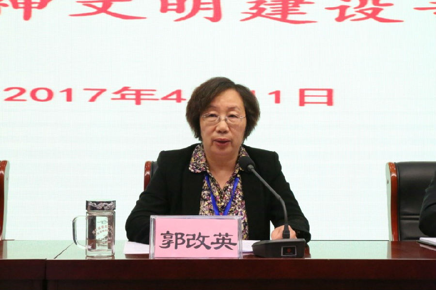 1.jpg 我校召开2017年精神文明建设专题会议