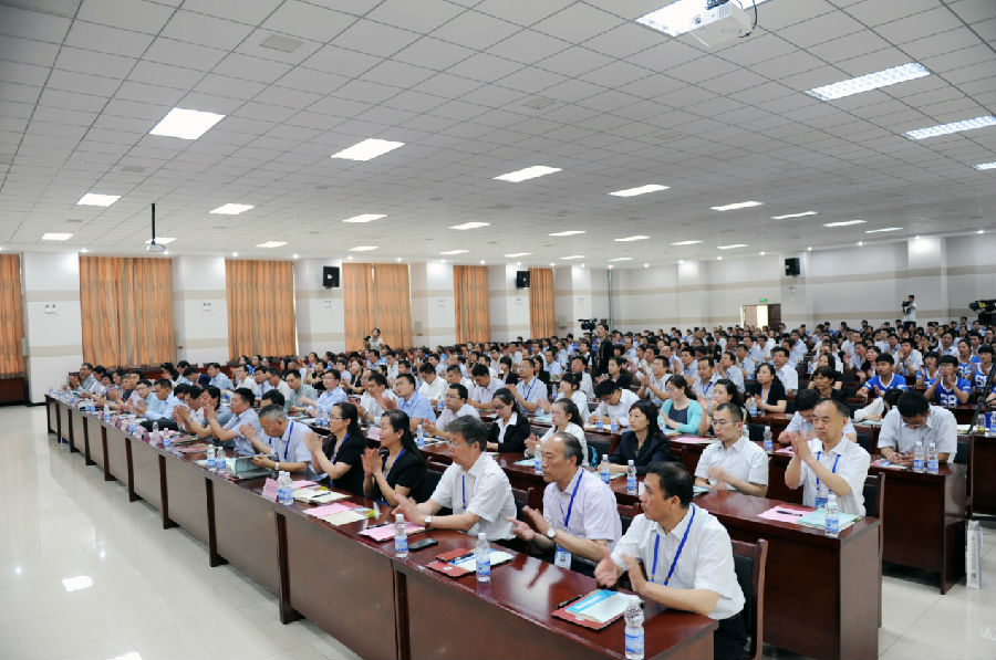 image009.jpg 再书华章 扬帆起航 ——河南应用技术职业学院发展战略研讨会 暨揭牌仪式隆重举行