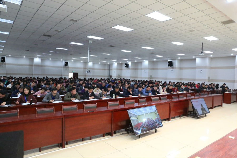 3.jpg 我校召开2017年精神文明建设专题会议